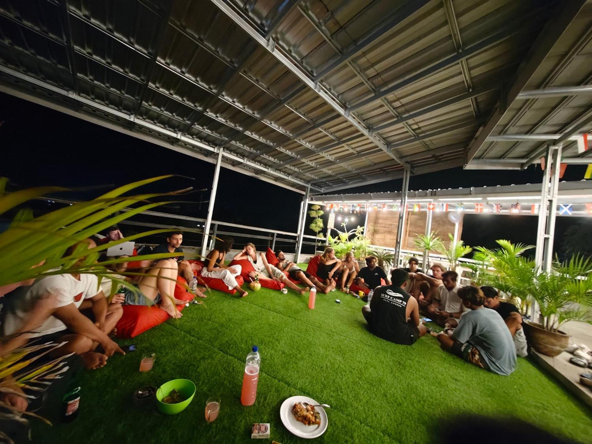Hotel Surf Camp 79 Kuta  Exterior foto