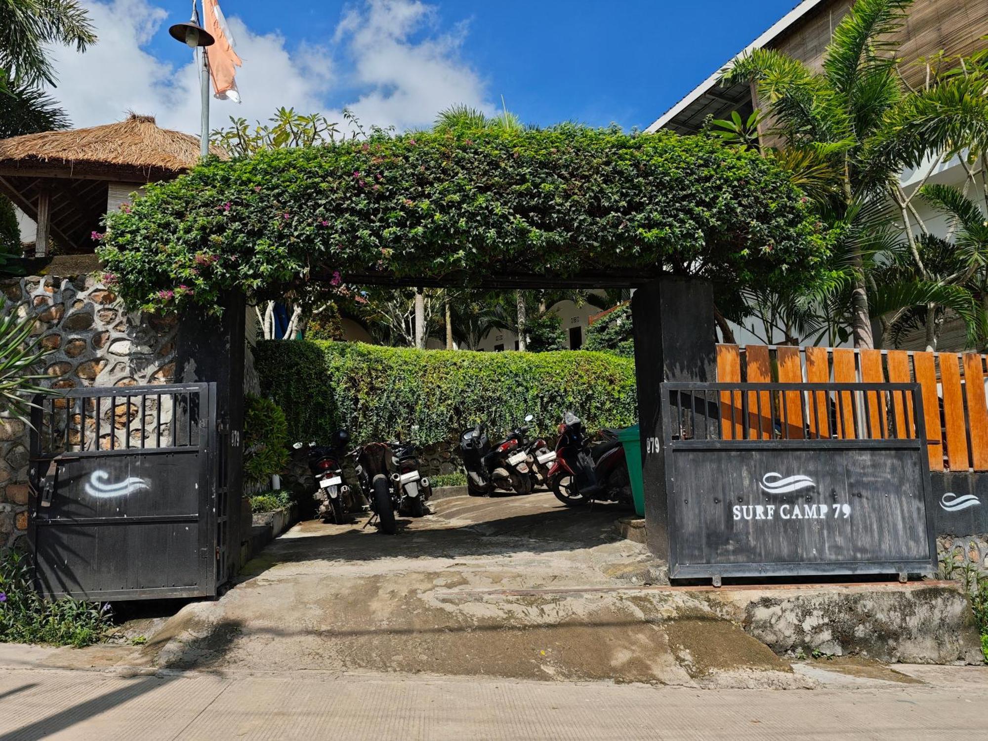 Hotel Surf Camp 79 Kuta  Exterior foto