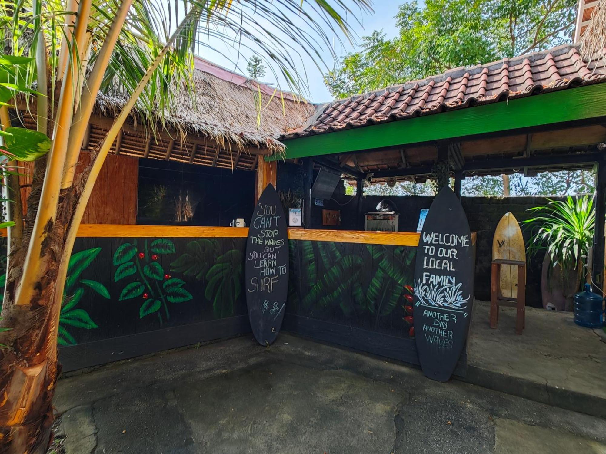 Hotel Surf Camp 79 Kuta  Exterior foto